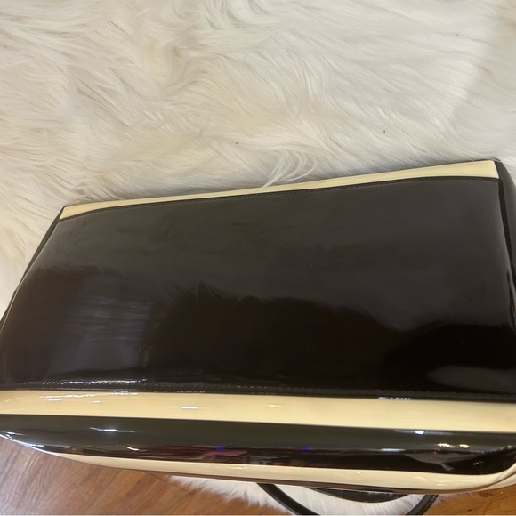 Kate Spade patent leather black cream stripe bag. Super cute w Hot Pink Lining. - Picture 6 of 10